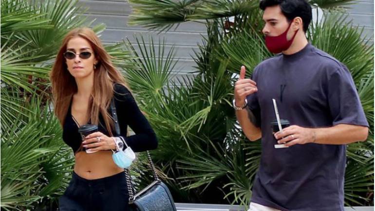 Η Ελένη Φουρέιρα πέρασε τις γιορτές στην αγκαλιά του Αλμπέρτο Μποτία